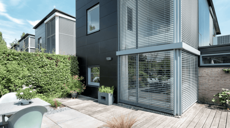 Brise-soleil orientables (BSO) : une solution esthétique pour contrôler la lumière naturelle