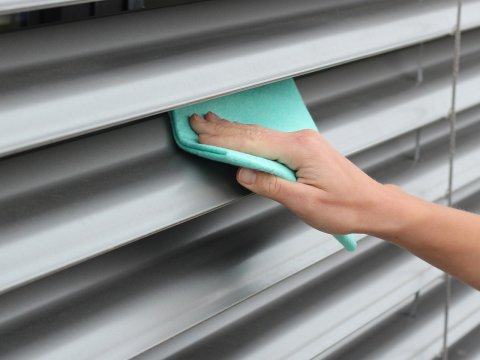 Comment entretenir vos volets roulants et stores pour prolonger leur durée de vie ?