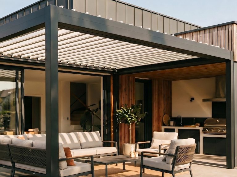 pergola-bioclimatique-lames-orientables-cuisine-exterieure-technilux